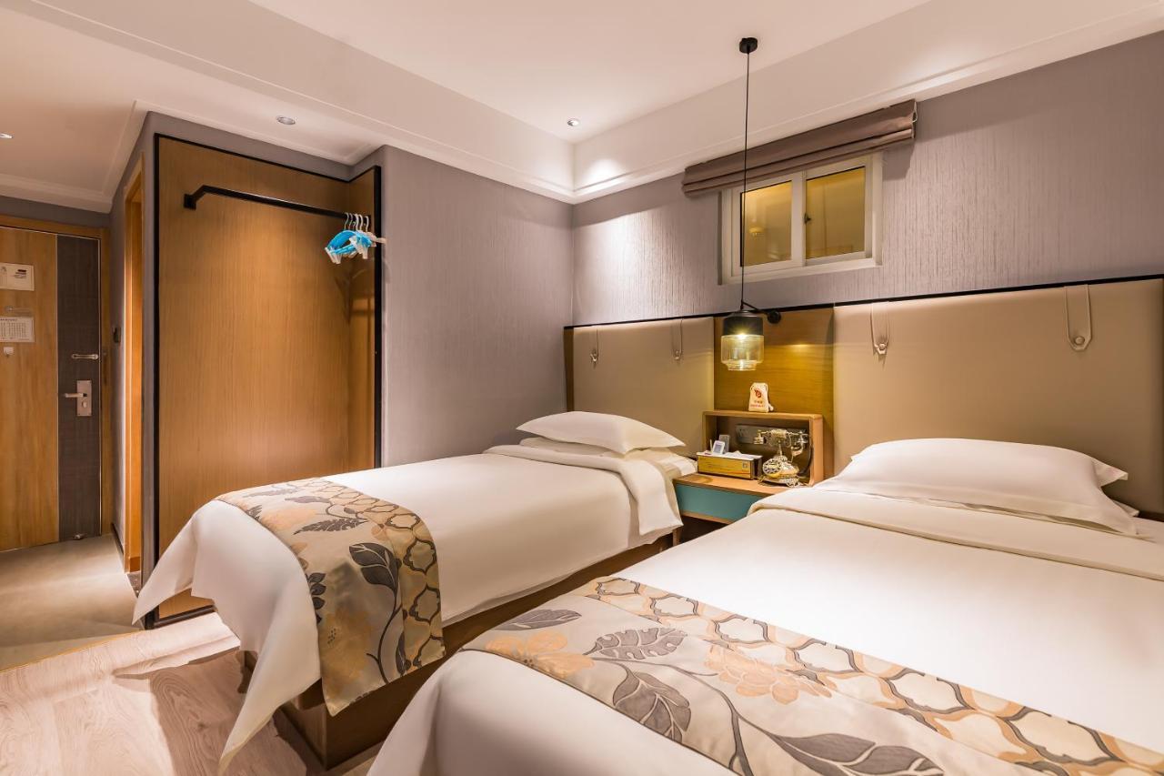 Joy & Suites 2*